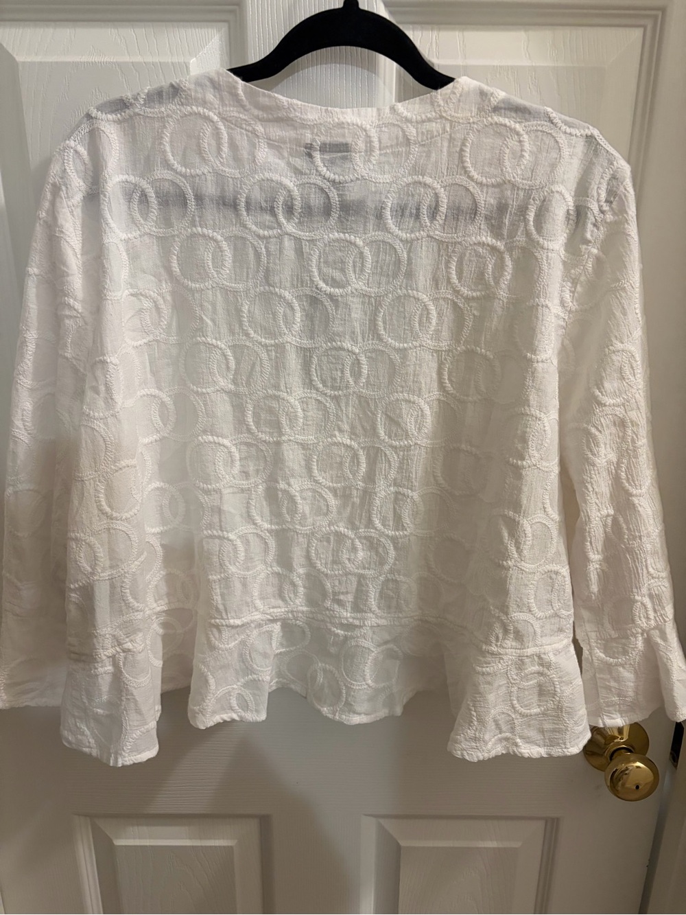 Textured White Button-Front Ruffle Hem Blouse - Picture 4 of 5